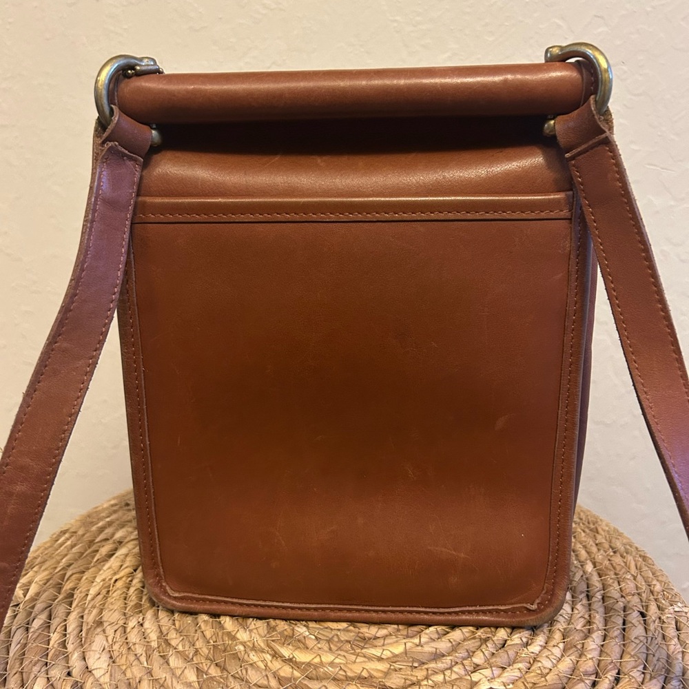 SOLD! ๐ค Vintage Coach Leather Crossbody Bag with Turn Lock - Picture 3 of 11